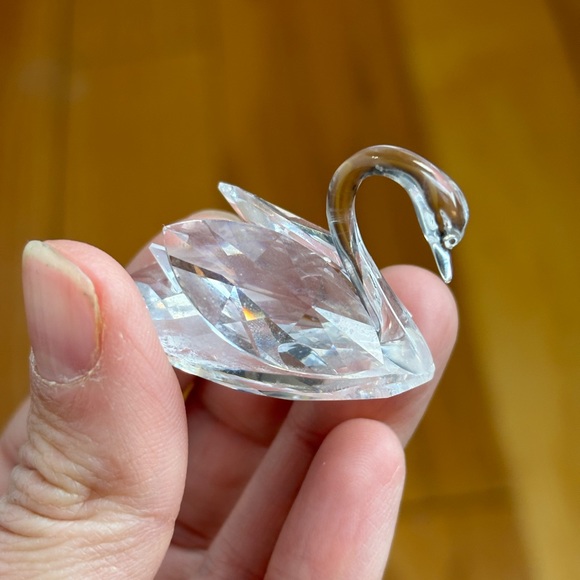 Swarovski Crystal Swan - Picture 1 of 3